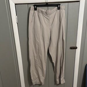 Kacki pants with elastic waist and side pockets . Wide leg cotton trousers